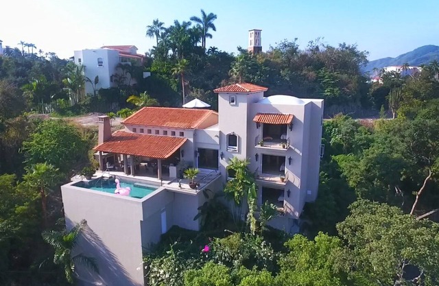 Casa Buena Suerte, Your Upscale Paradise Awaits!!