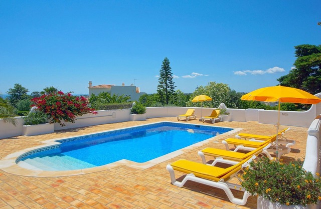 Casa Buganvila mit panoramischem Meerblick in Wohngegend