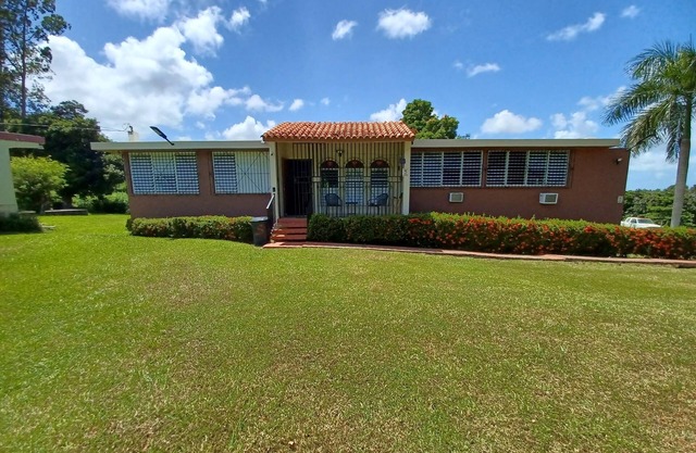 Casa Campo Familiar 20 minutes from the aiport and close to places of interest.