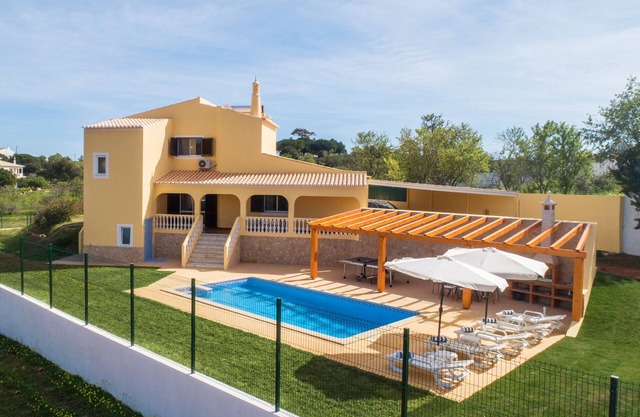Casa Carmo - Villa with private pool, billiards and table tennis.