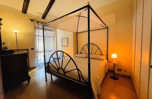 Casa Caroli - elegant historic house in the center of Alba, private parking