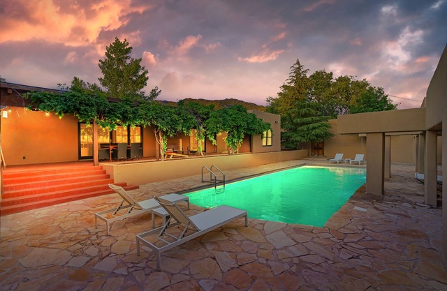 Casa Cascada - 6 BR - Game Room - Huge Pool - Sleeps 21!