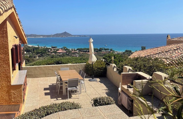 Casa Caterina. Haus mit schöner Aussicht auf das Meer und die Berge.