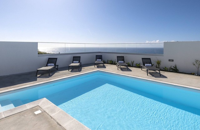 Celeste House - Deluxe Ocean View / beheizter Pool
