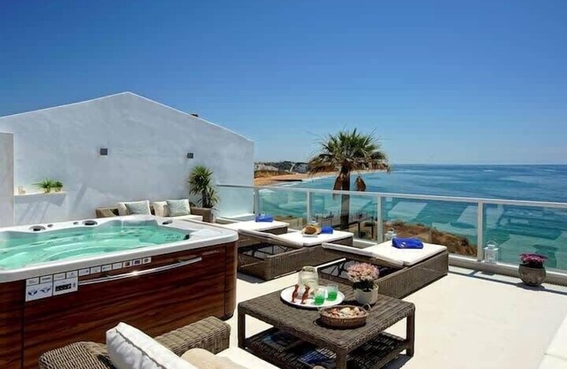 Casa Chanel - Ocean front with rooftop SPA Jacuzzi
