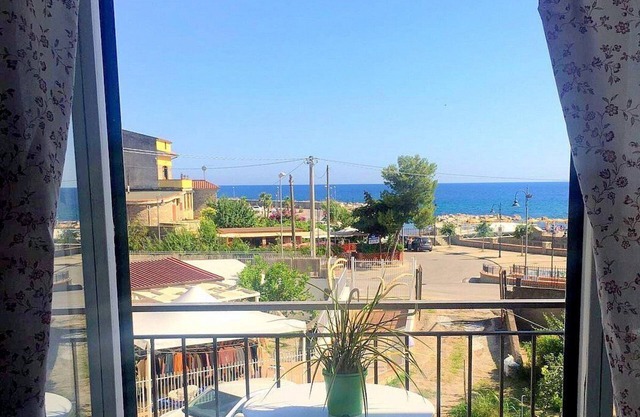 Casa Cianda B, fully refundable with voucher*: A welcoming apartment situated at a short distance from the beach.