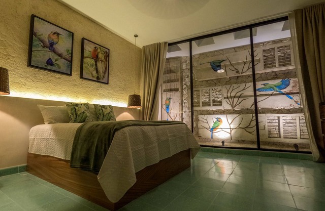 Casa Clementina. Rustic on heart of historical midtown w/pool and amenities.