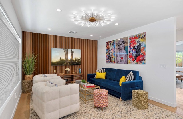 Casa Colibri- Hot Tub, Remodeled, 2 Br/2 Bath near UofA and Banner Medical.