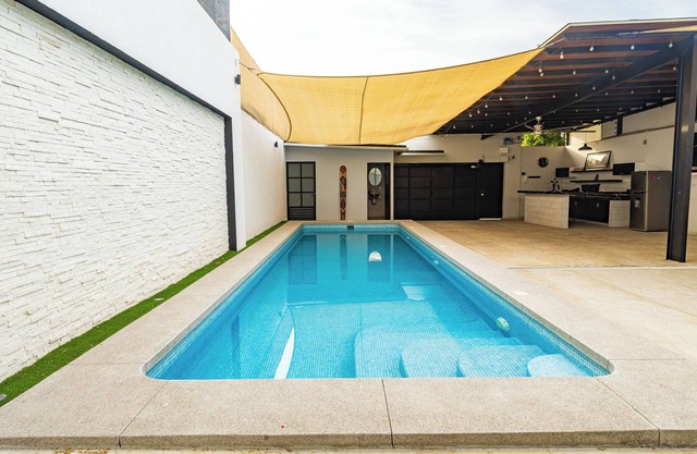 Casa Colima 1822 Bed (King Size, Heated Pool)