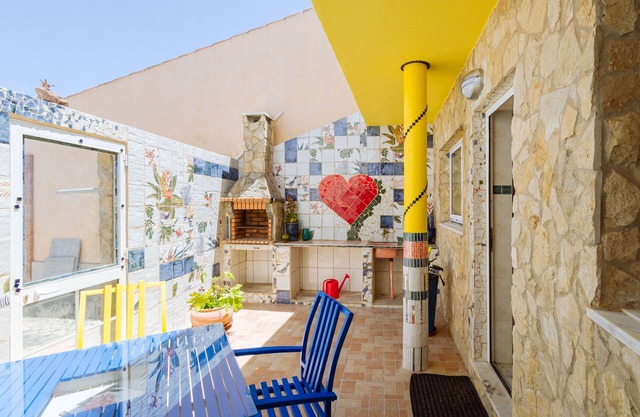 Casa colorida, ein einzigartiges, buntes Zuhause für 4 Personen in Vila do Bispo