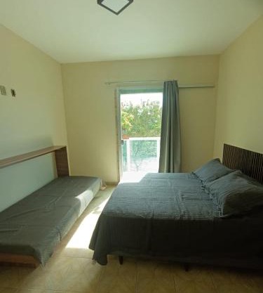 Casa com 3 suítes, terraço com churrasqueira e vista para o vale