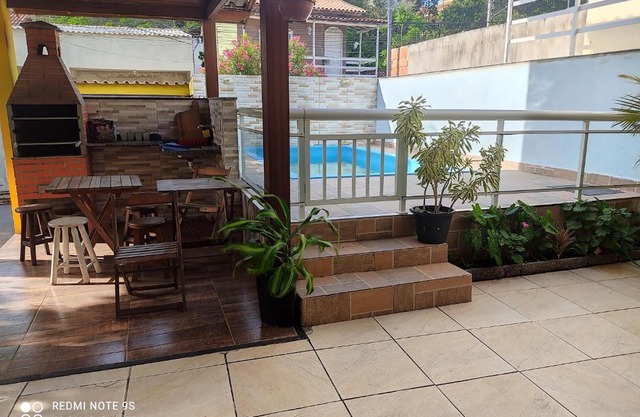 CASA COM EXCELENTE ESPACO PARA TEMPORADA