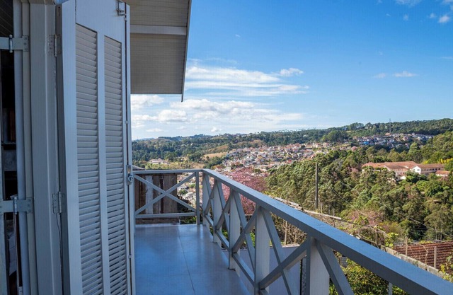 Casa com lareira, Wi-Fi e varanda com vista