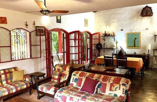 Casa com muito lazer a 100m da Praia de Guaecá/SP