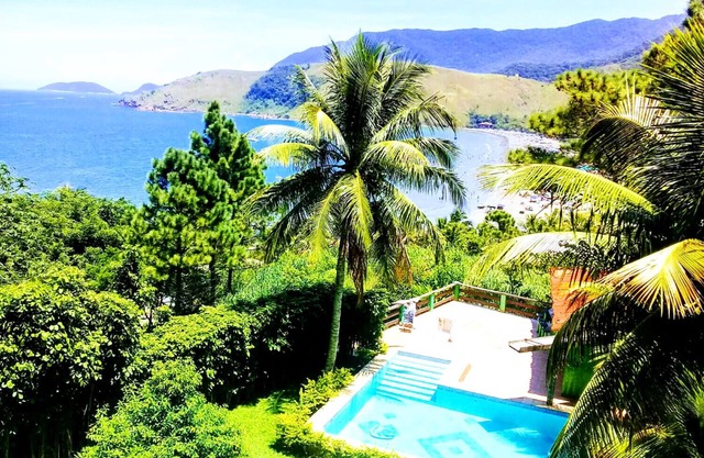 Casa com Piscina, Jardim e Vista Incrível p/ o mar