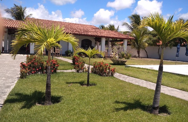 Casa com Piscina em Condominio Fechado