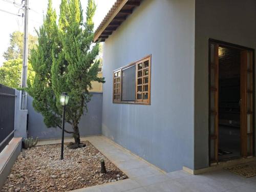 Casa com piscina próxima à natureza