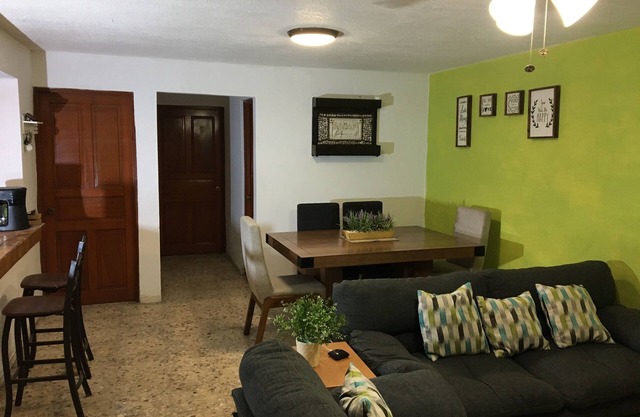 Casa comoda y centrica cerca de varias vias principales