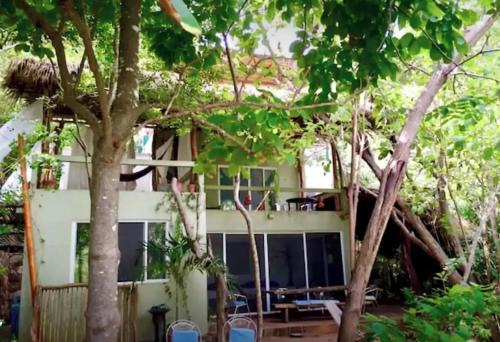 Casa con alberca y acceso directo a la playa