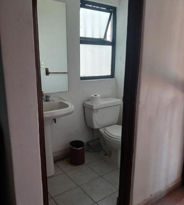 Casa con alberca y jardin en parres jiutepex