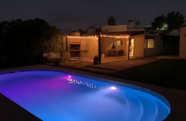 Casa con piscina para 8 personas.