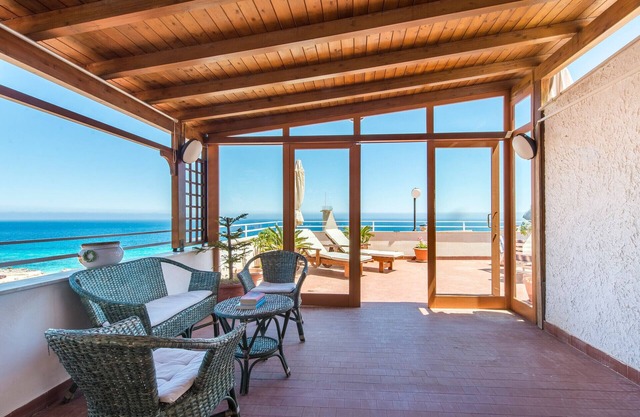 Casa con terrazza sul mare all'Addaura by Wonderful Italy