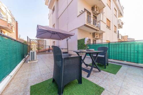 Casa con Terrazzo privato 3 min Metro C 25 Min dal Centro