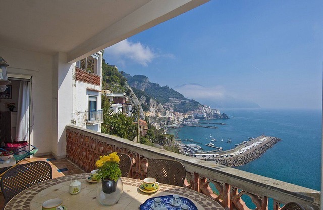 Casa Costabella: A cozy and welcoming apartment located on the high coast in front of the sea, with Free WI-FI.