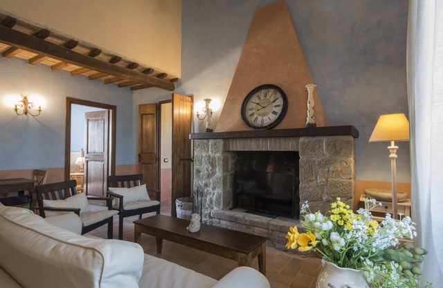 Casa Cristoforo, vier plus Zimmer, mit Kamin und Terrasse am Olivenhain