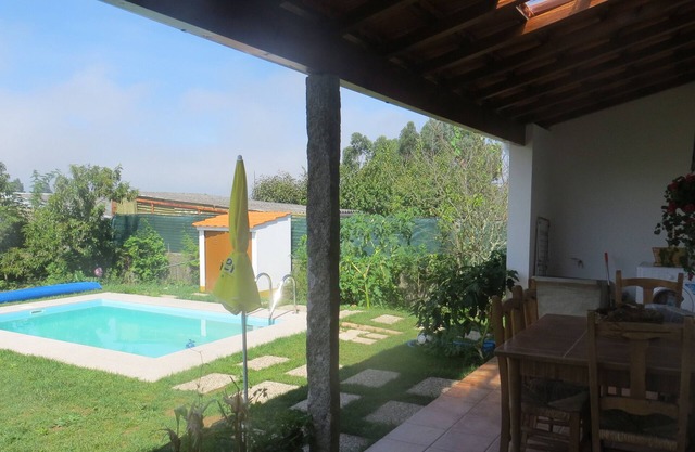 Omas Haus, mit privatem Pool und Strand in 1 km Entfernung, bis zu 5 Personen, Tiere willkommen