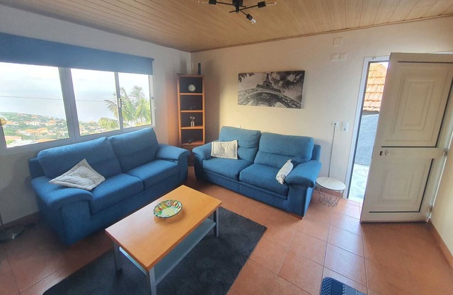 Casa Da Linda, Calheta Beach, offers accommodation with sea views