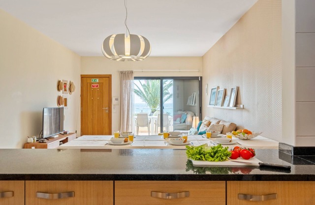 Casa da Pedras Pretas - By Wehost