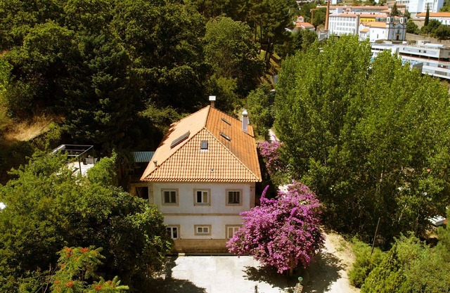 Casa das Essências, Country House in the City