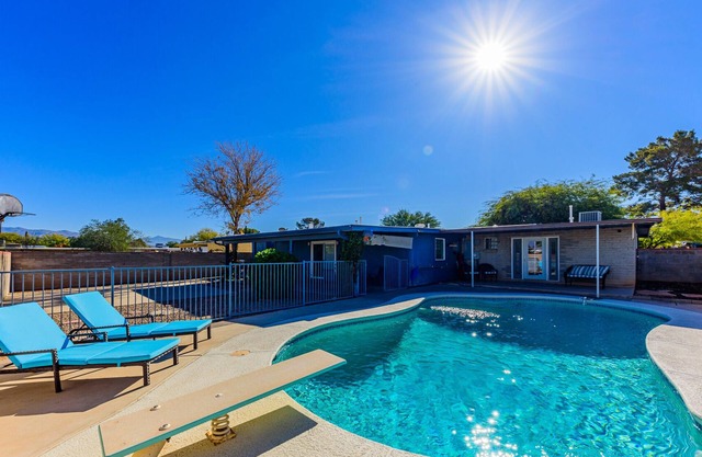 Casa De Azul 4 bed 2 bth, Eastern Tucson Arizona, Pool, Private