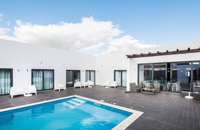 Casa de Baco is a guest house 18 km from Évora, ideal for events and parties.