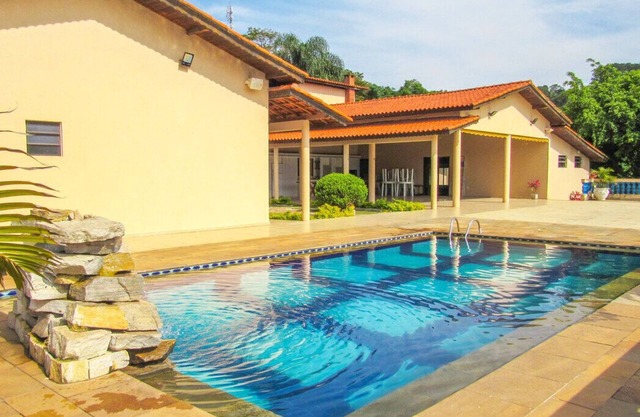 Casa de campo c piscina e lazer em Mairiporã