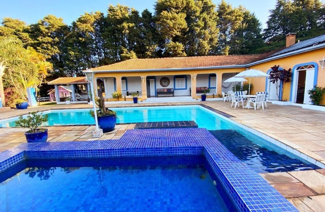 Casa de Campo com Ampla Área de Lazer, Piscina, Mini Campo e Quadra