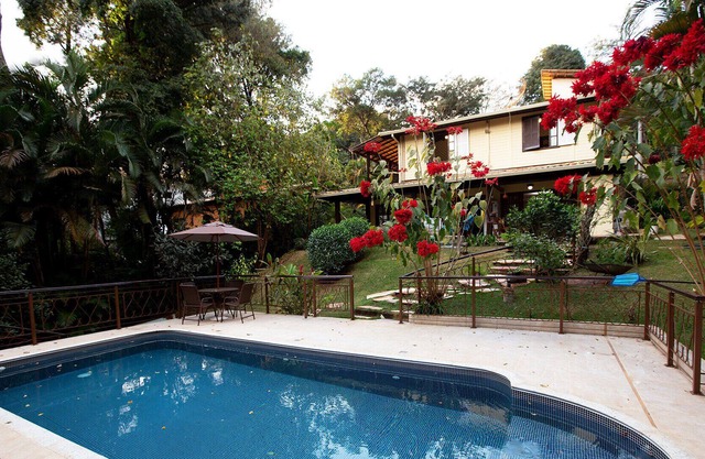 Casa de campo com piscina e lazer em Brumadinho/MG