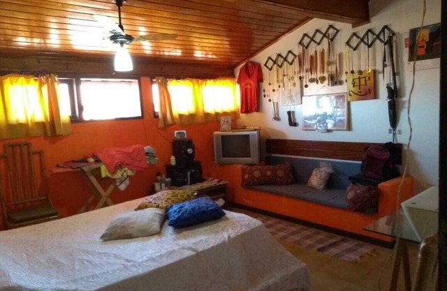 Casa de com 2 suites e 1 quarto em condomínio fechado no Peró