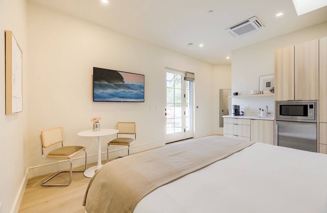 Casa De La Vina Unit 9 - Boutique Suites
