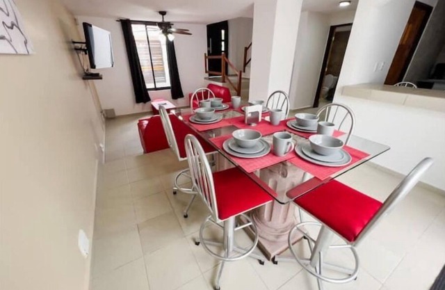 Casa de las Lomas 3BR - 2 Bathroom - Free Parking