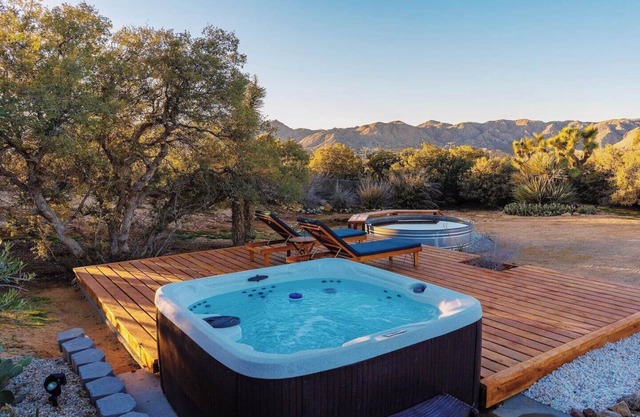 Casa de Los Altos: Desert Garden w/ HotTub & Pool
