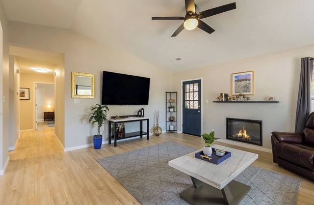 Casa De Los Globos/Luxury 2 Bedroom Home Steps From Balloon Fiesta Park