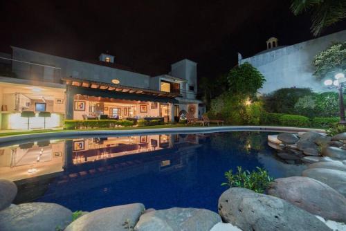 Casa DE LUJO en Lomas de Cuernavaca con jacuzzi