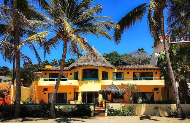 Casa De Las Estrellas (House of the Stars) - Beachfront Villa