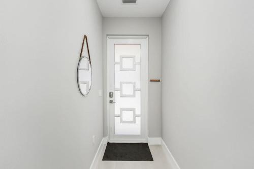 Casa de Sol Modern Pool Spa Home
