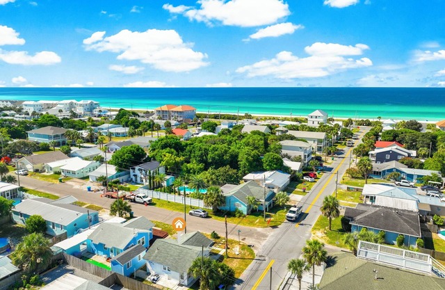 CASA DEL MAR, Cozy couples getaway, a block to beach