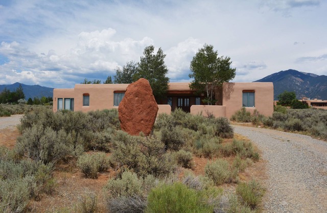 Casa Del Prado 3 Bedroom / 3 bath beautiful Views from a sage covered meadow.
