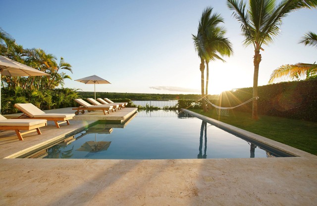 Casa Delfín – Luxury Riverside Villa w/ Pool, Chef & Golf Carts