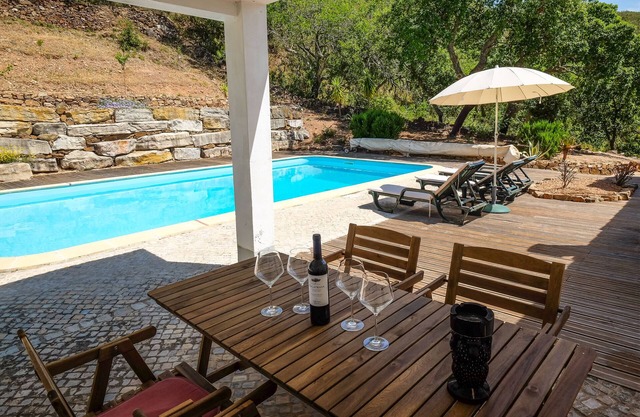 Ein charmantes und geräumiges drei Schlafzimmer Hill Top Cottage, privater Pool
